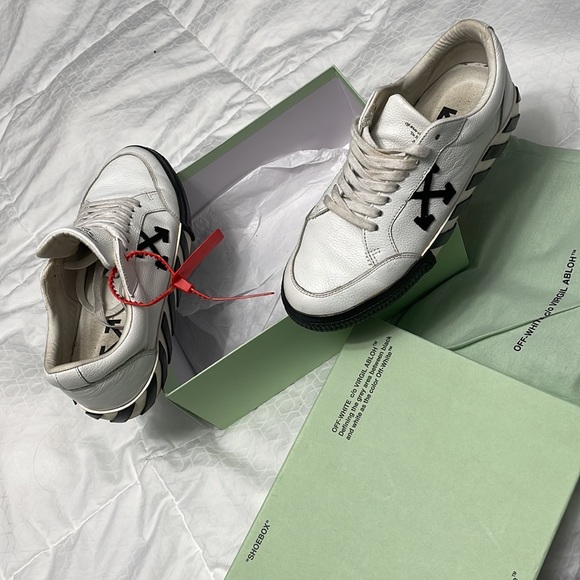 Off white Authentic shoes - Picture 5 of 7